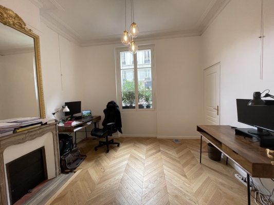 4. bureau front.JPEG